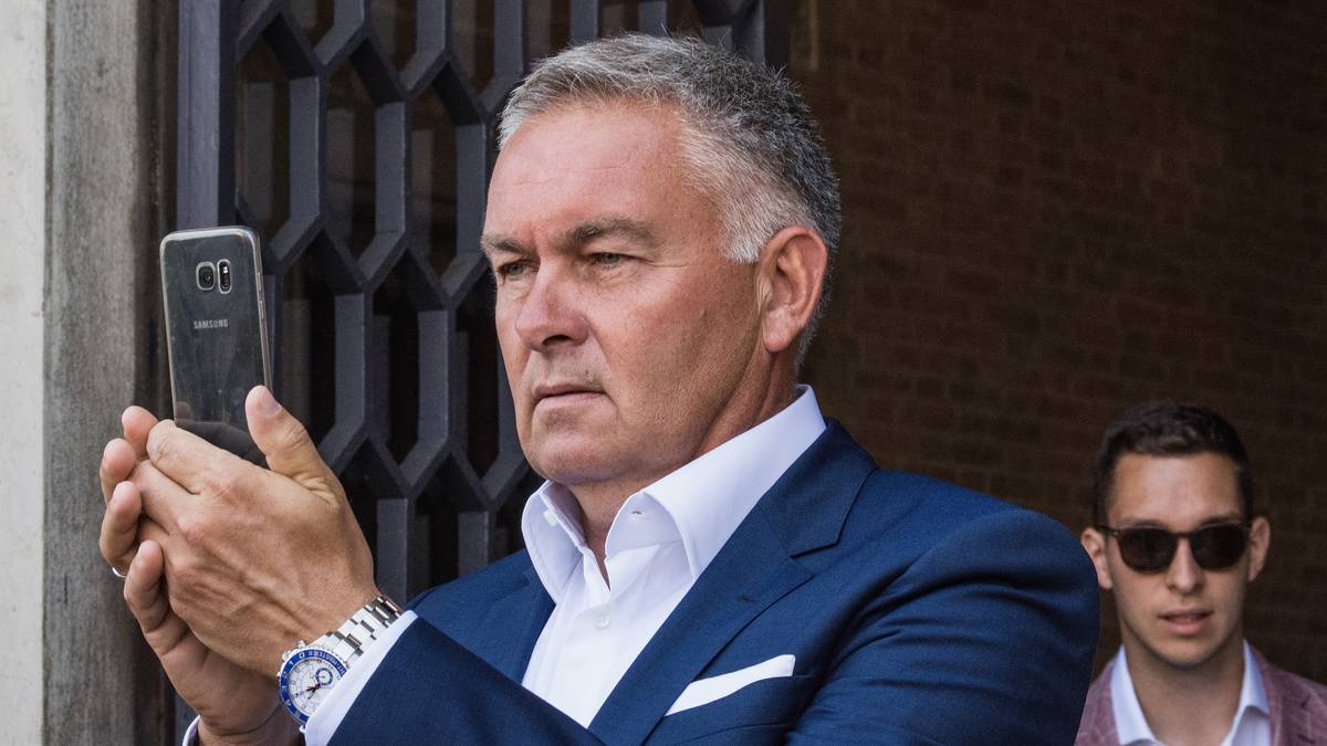 Ivanovics Vater Miroslav hält das Ereignis auf Video fest