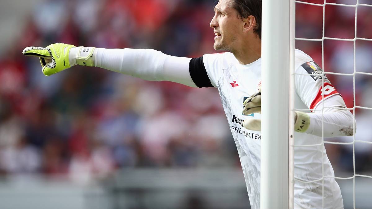 PLATZ 18: Rene Adler (Mainz 05): Weisse Westen: 4 - Gegentore: 18