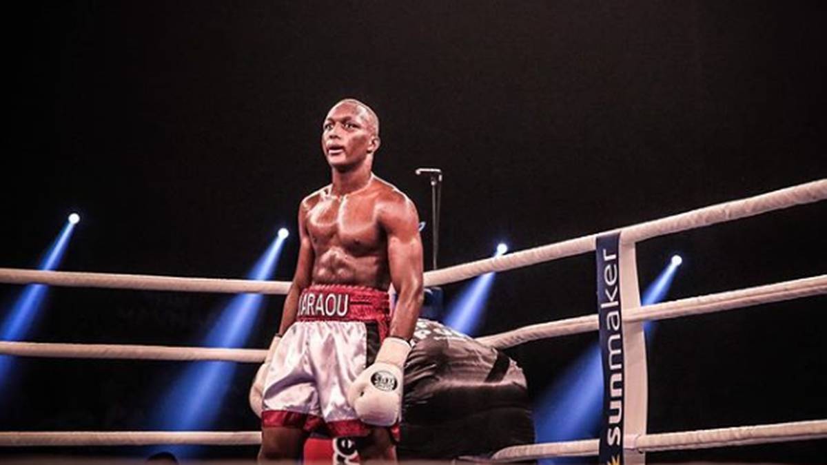 Während Baraou sich bereits in seinem zweiten Profikampf den Deutschen Meistertitel sichern konnte, ist Maess mit einer K.o.-Quote von 87 Prozent als wahrer "K.o.-König“ bekannt. Im Januar musste sich Maess bei seiner ersten Titelchance jedoch Denis Krieger geschlagen geben, gegen den sich Baraou im Juni durchsetzen konnte