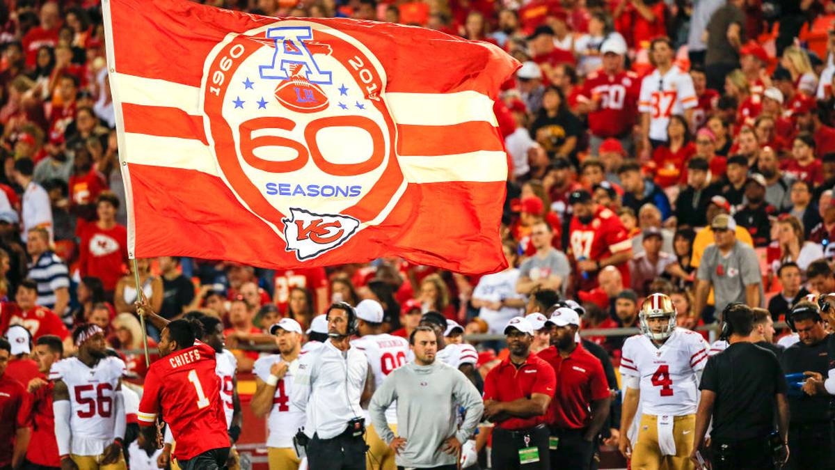 Die NFL-Preseason ist in vollem Gange, die Teams bereiten sich mit Hochdruck auf die kommende Saison vor, die am 5. September beginnt. Zeit für SPORT1, die Top-Teams der Liga zu beleuchten. Heute der Vorjahres-Halbfinalist Kansas City Chiefs