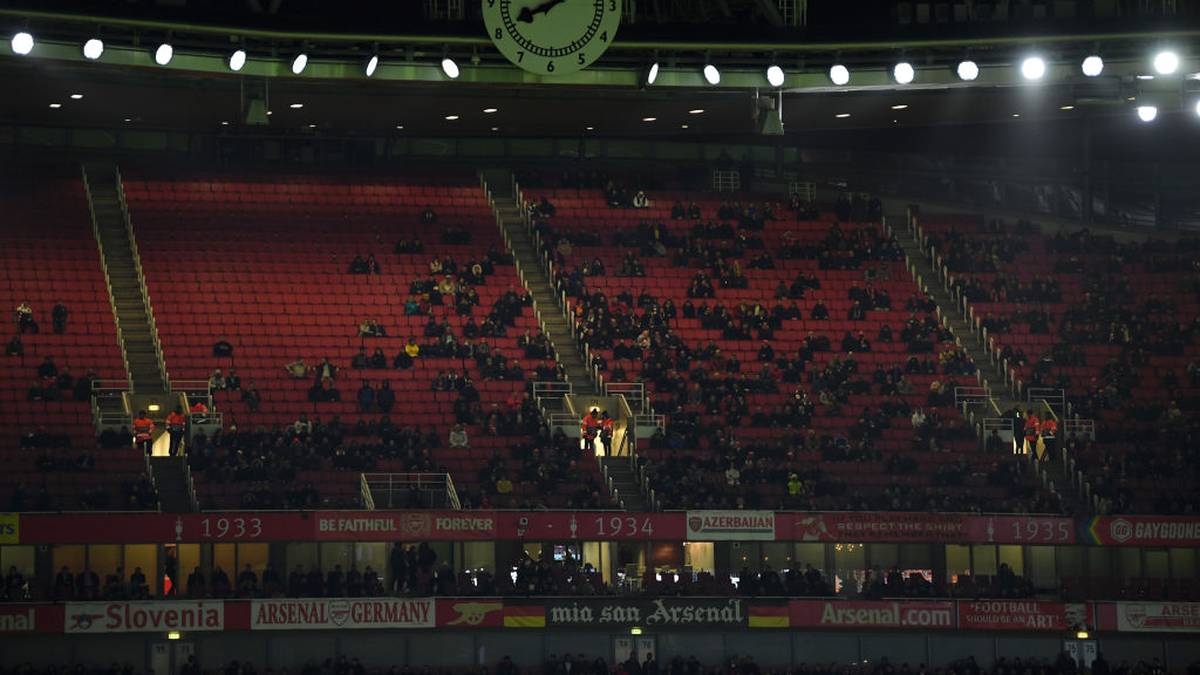 Im Europa-League-Spiel beim FC Arsenal muss Frankfurt allerdings ohne Fans im Stadion auskommen. Nach den Ausschreitungen hatte die UEFA einen Ausschluss für die Partien bei Standard Lüttich und in London verfügt