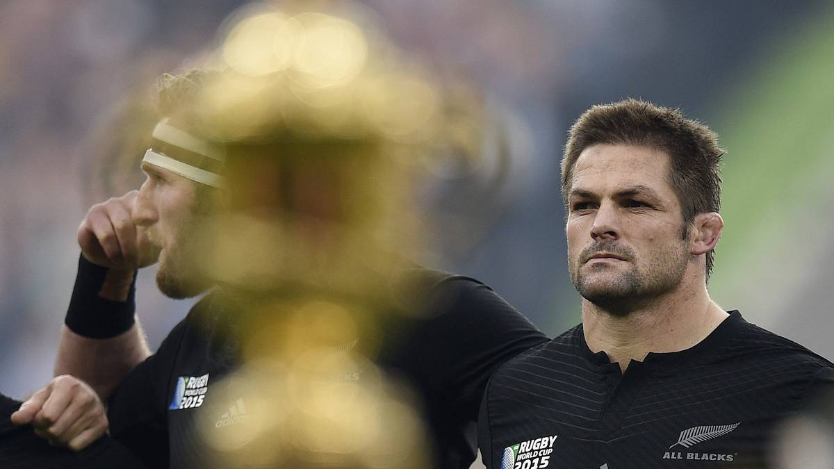 Richie McCaw und Kollegen sind dem Pokal schon vor dem Spiel ganz nah