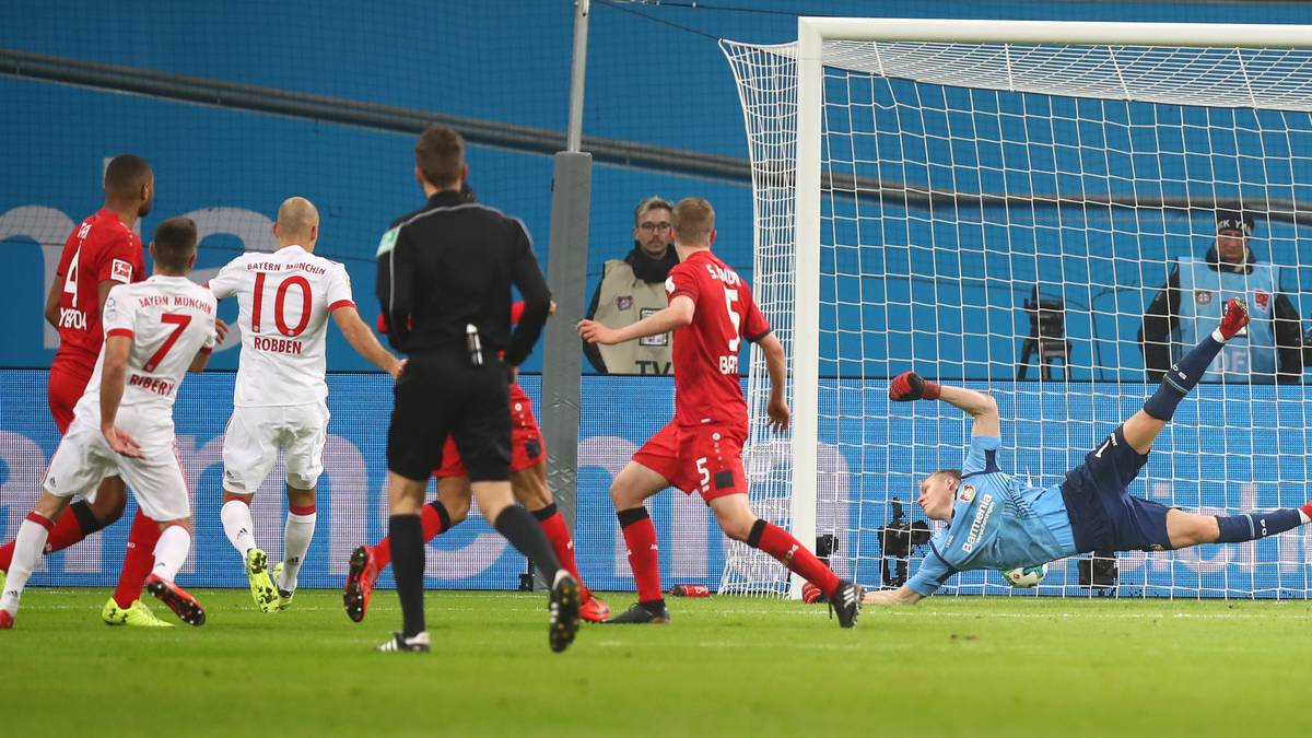 Franck Ribery erhöht nach Zuspiel von James in der 59. Minute auf 2:0 für die Bayern