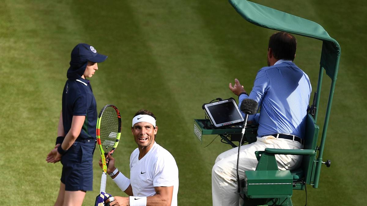 Der Spanier ist aber nicht nur für seine sportlichen Leistungen auf dem Tennisplatz bekannt. Mit seinen Ticks und Angewohnheiten bringt er auch gern einmal seine Kontrahenten auf die Palme und es kommt zu Diskussionen mit Schiedsrichter