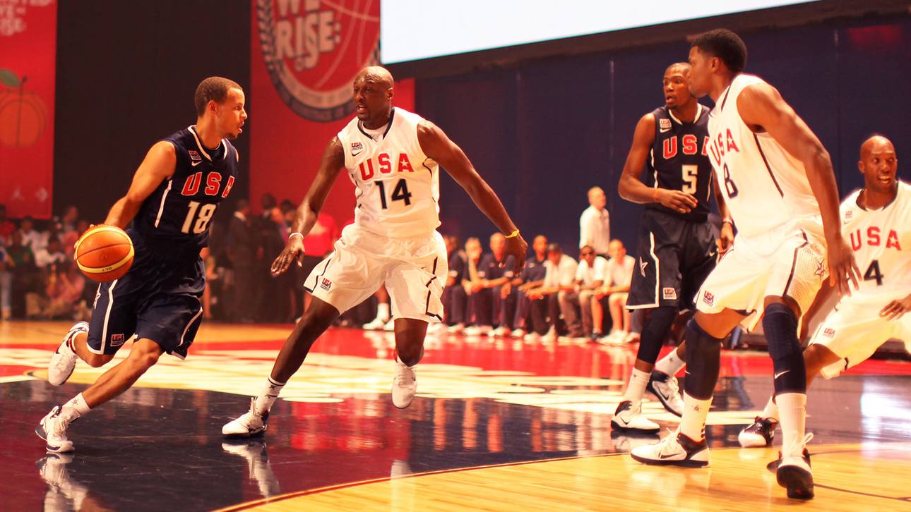 Bei der WM 2010 kreuzten sich die Wege von Stephen Curry (l.) und Kevin Durant (M., Nr. 5) erstmals