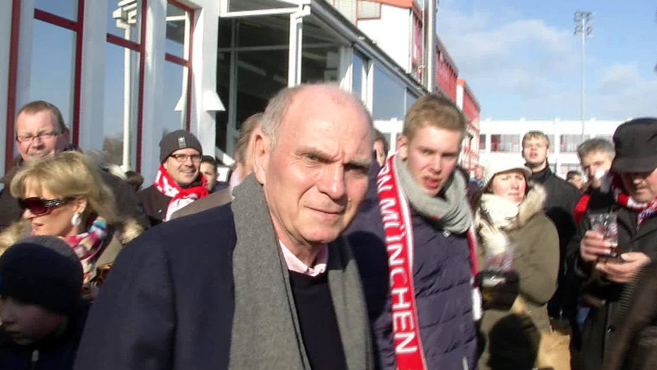 Uli Hoeneß am Trainingsgelände des FC Bayern München