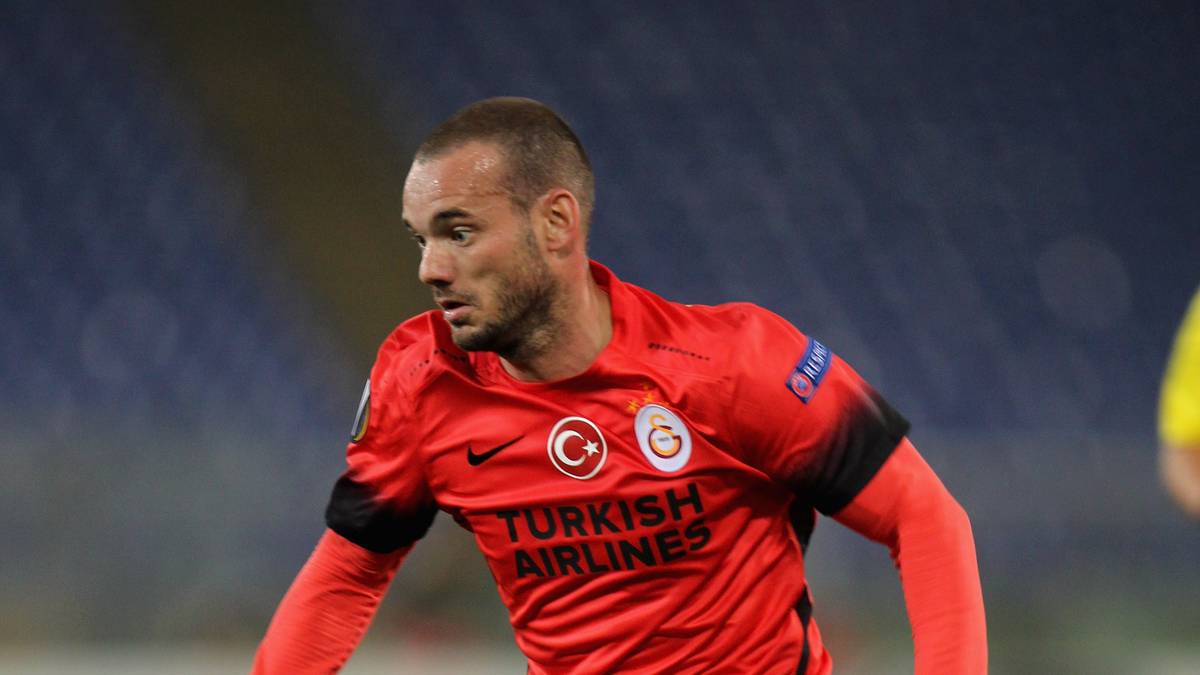 WESLEY SNEIJDER (33 Jahre): Zuletzt spielte Sneijder über vier Jahre für Galatasaray. Mit 131 Länderspielen ist er Rekordnationalspieler der Niederlande.