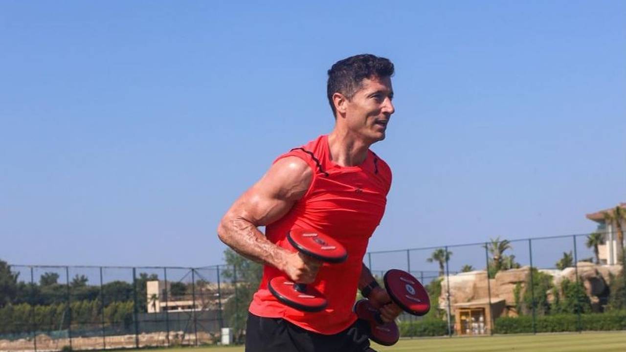 Bayern-Star Robert Lewandowski erhitzt Barcelona-Gerüchte mit Workout-Videos