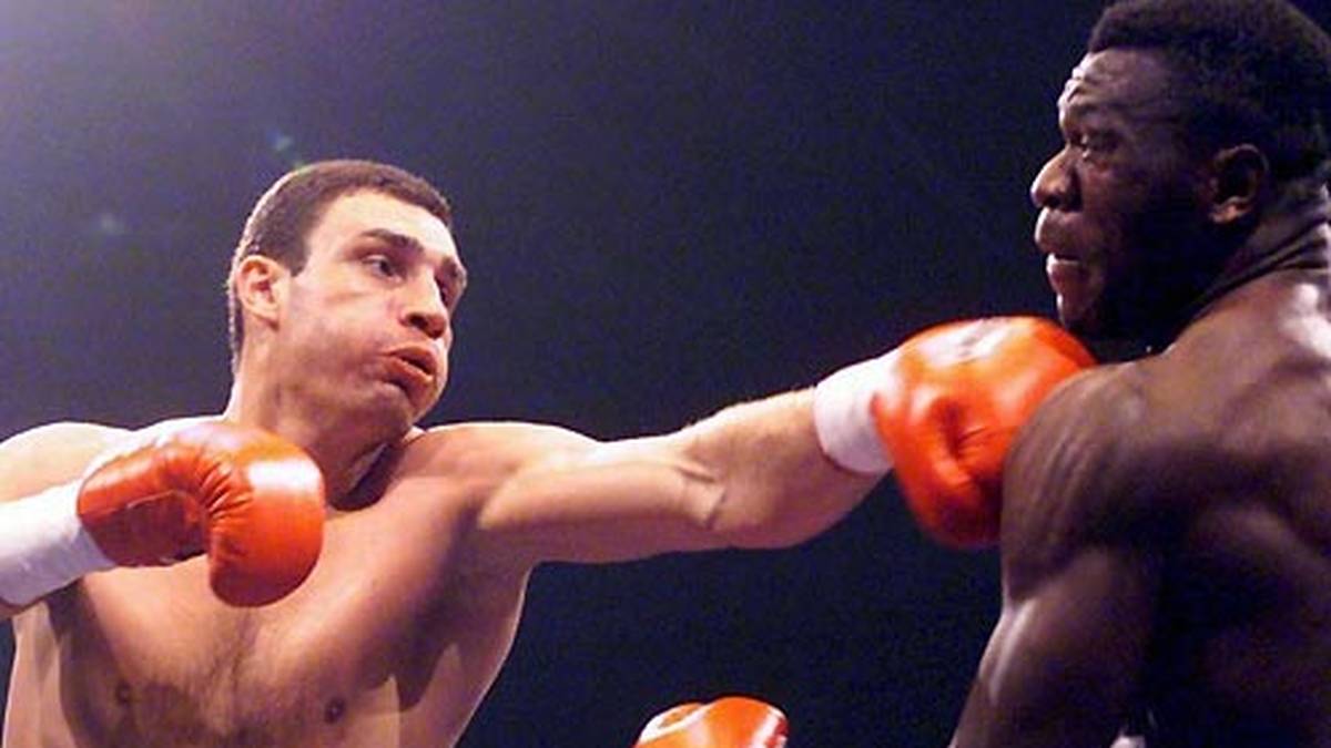 Und noch mal die zweite Runde: Klitschko kürt sich am 26. Mai 1999 durch einen K.o.-Sieg gegen den Nigerianer Herbie Hide zum Weltmeister der WBO