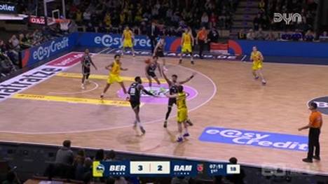 Die BBL-Highlights der Partie ALBA BERLIN - BMA365 Bamberg Baskets im Video. 