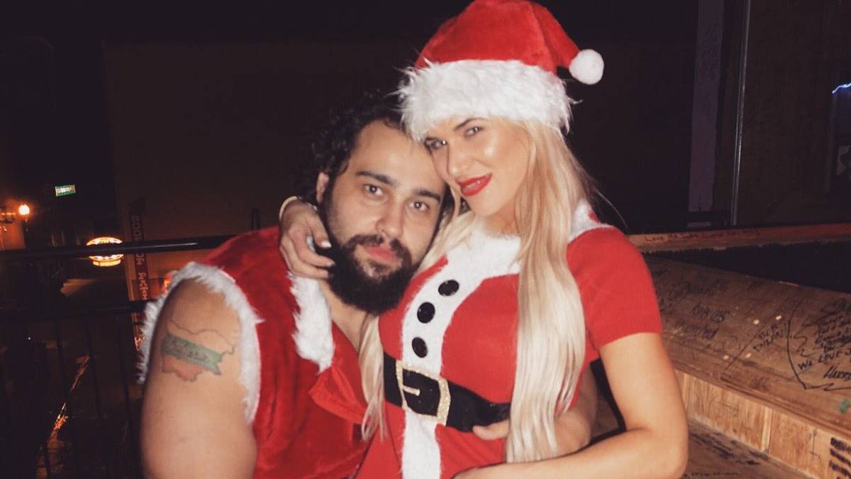 WWE-Fans wissen: "Every Day is Rusev Day!" An Weihnachten haben der bulgarische Wrestler und seine Frau Lana aber noch etwas mehr zu feiern - der 2. Weihnachtsfeiertag ist obendrein Rusevs Geburtstag