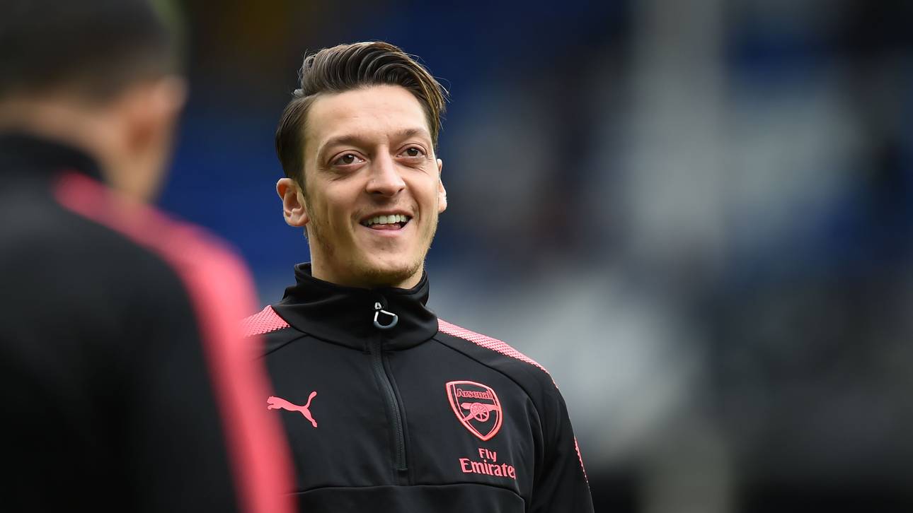 Schalke träumt von Özil-Rückkehr