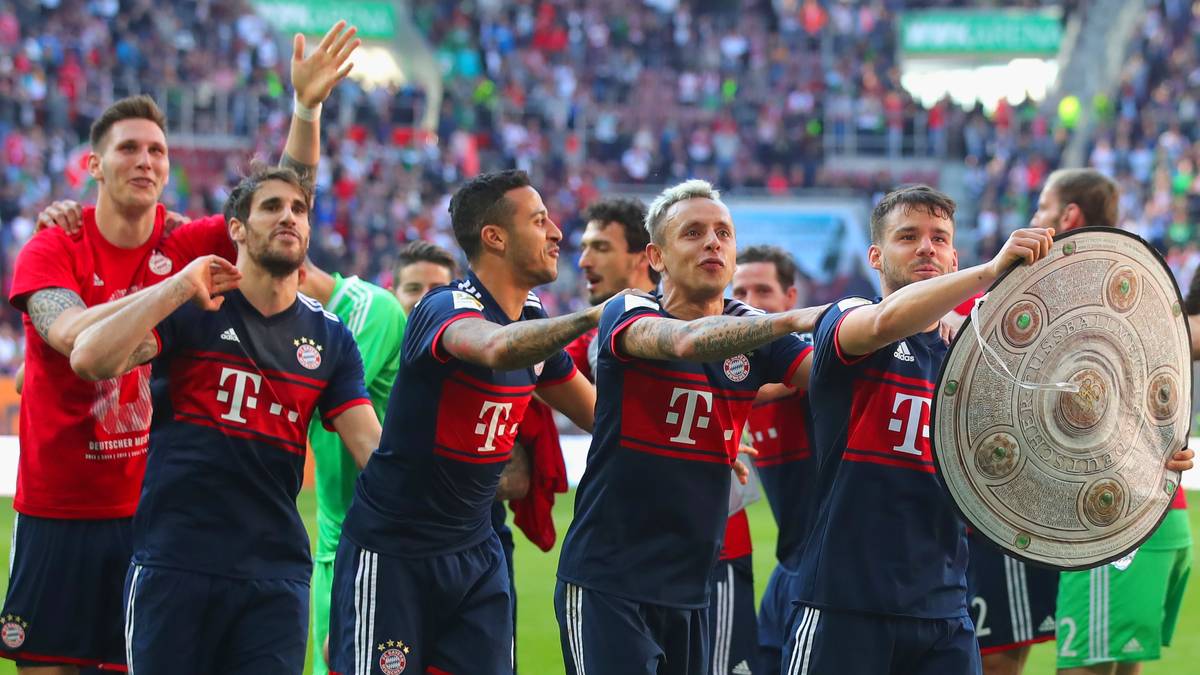 PLATZ 17 - Rekordmeister Bayern München macht durch einen 4:1-Sieg gegen den FC Augsburg die 28. Meisterschaft und die sechste in Folge perfekt. In Augsburg drehen die Münchner einen Rückstand