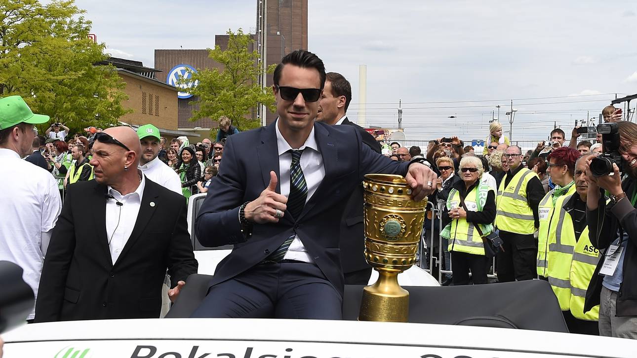 VfL Wolfsburg feiert mit Autokorso