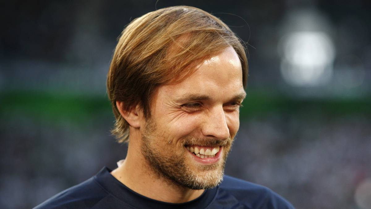 Einen ganz ähnlichen Weg schlug auch THOMAS TUCHEL ein. Mit 35 Jahren unterschrieb er seinen ersten Trainervertrag in der Bundesliga bei Mainz 05 und prägte dort die erfolgreichste Zeit der Vereinsgeschichte