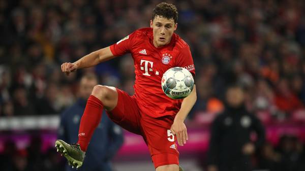 MUNICH, GERMANY - JANUARY 25: Benjamin Pavard of Bayern Muenchen battles for the ball during the Bundesliga match between FC Bayern Muenchen and FC Schalke 04 at Allianz Arena on January 25, 2020 in Munich, Germany. (Photo by Alexander Hassenstein/Bongarts/Getty Images)