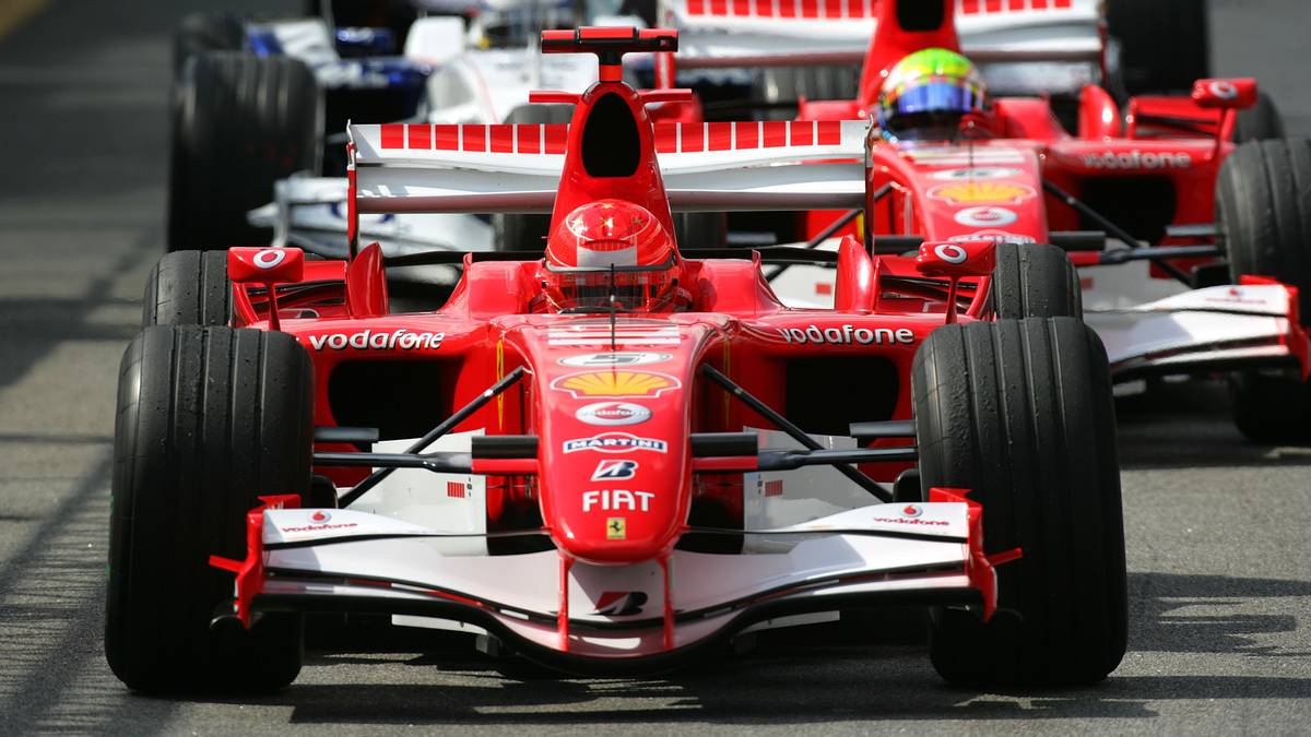 MEISTE GRAND-PRIX-FÜHRUNGSRUNDEN:  In dieser Kategorie hinkt Hamilton noch recht weit hinter Schumacher (5111 Runden) zurück. Mit 4482 Runden liegt der Brite aber klar vor dem Drittplatzierten Vettel, der 3496 Runden lang das Feld anführte