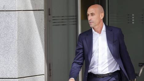 Der ehemalige spanische Fußballchef Luis Rubiales wurde wegen sexueller Belästigung schuldig gesprochen, nachdem er Spielerin Jennifer Hermoso nach dem WM-Finale 2023 auf den Mund küsste.