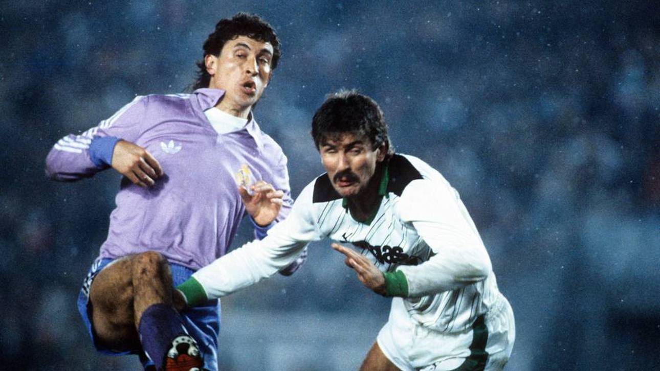 Im Rückspiel war Jorge Valdano (l.) von der Gladbacher Verteidigung nicht zu stoppen