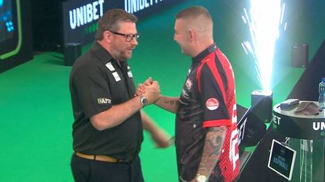"The Machine" und "The Asp" trennen sich am 14. Spieltag der Premier League of Darts mit einem Unentschieden. Für James Wade wird es für das Halbfinale wohl dennoch nicht reichen. 