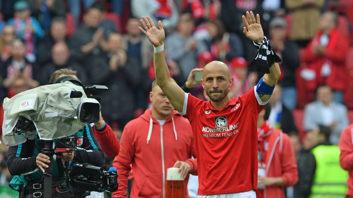 ELKIN SOTO: Der Ex-Mainzer Elkin Soto zieht sich beim alltäglichen Schuhe-Binden einen Hexenschuss zu