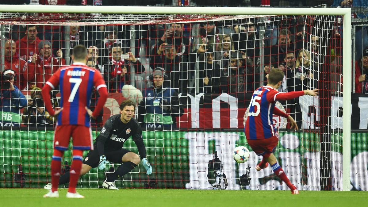 Eiskalt netzt der Torjäger vom Punkt ein