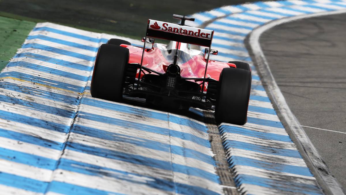 Auf dem Hockenheimring wähnt Vettel das Rennen bereits eine Runde zu früh als beendet, geht vom Gas und lässt austrudeln. Als zwei überrundete Autos im Renntempo vorbeigehen, merkt Vettel, dass der Lauf noch nicht zu Ende ist und beschleunigt - ein Fehler ohne Folgen. Mehr als Rang vier springt in der WM-Wertung jedoch nicht heraus