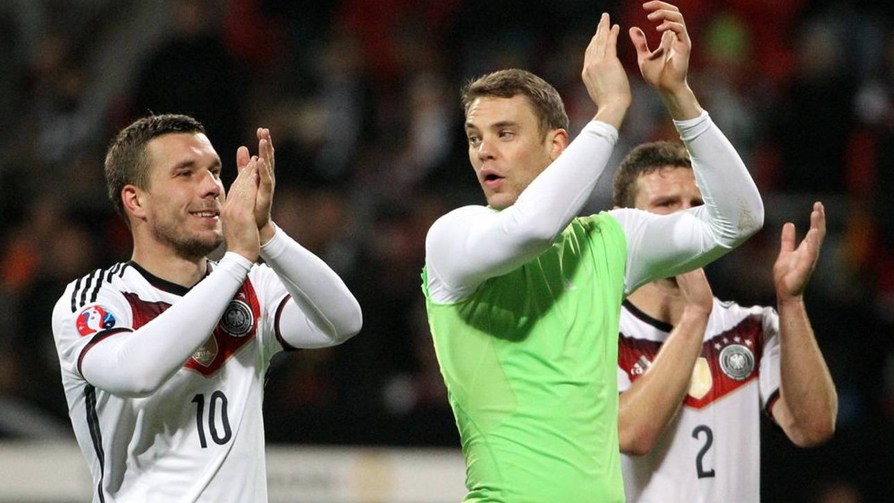 Auch Manuel Neuer (r.) wird bei Lukas Podolskis Abschiedsspiel auflaufen