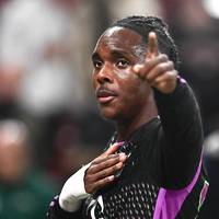 Mathys Tel lässt den FC Bayern wieder einmal spät jubeln. Der Superjoker bleibt aber bescheiden und richtet einen emotionalen Dank an Thomas Müller. 