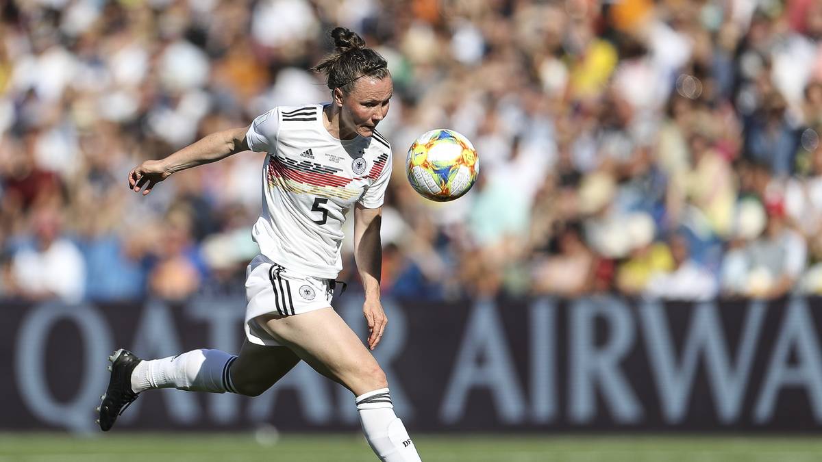 MARINA HEGERING: Wirkte insbesondere in den Luftduellen sehr sicher und abgeklärt gegen physisch starke Gegenspielerinnen. Spielte einige gute lange Bälle zur Spieleröffnung. SPORT1-Note: 1,5