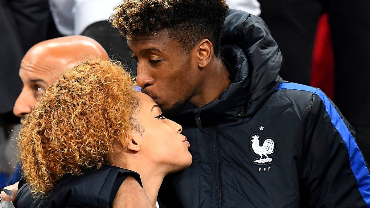 Komm her, mon amour! Bayern-Youngster Kingsley Coman küsst nach dem Halbfinaleinzug der Franzosen seine Frau Sephora