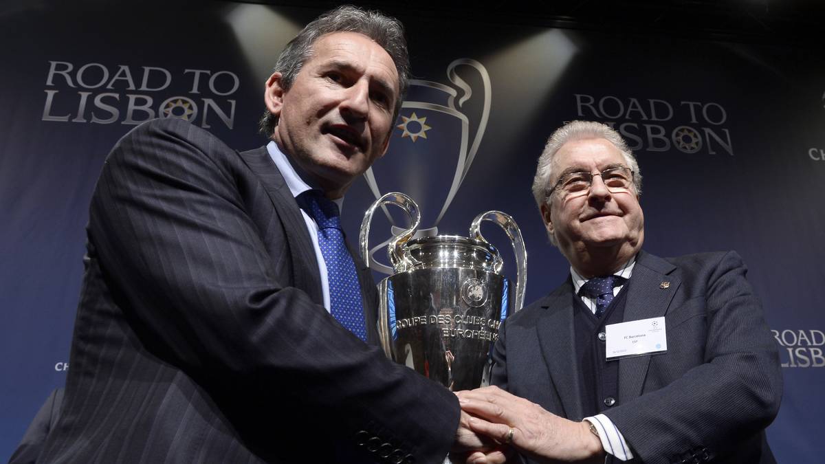 PLATZ 5: TXIKI BEGIRISTAIN (MANCHESTER CITY) - der Wegbereiter Pep Guardiolas. Bereits beim FC Barcelona hat hatte Begiristain seinem langjähriger Wegbegleiter (links) das Feld für eine titelreiche Zeit bereitet