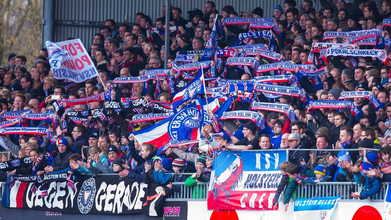 Hüpfende Fans verformen Tribüne