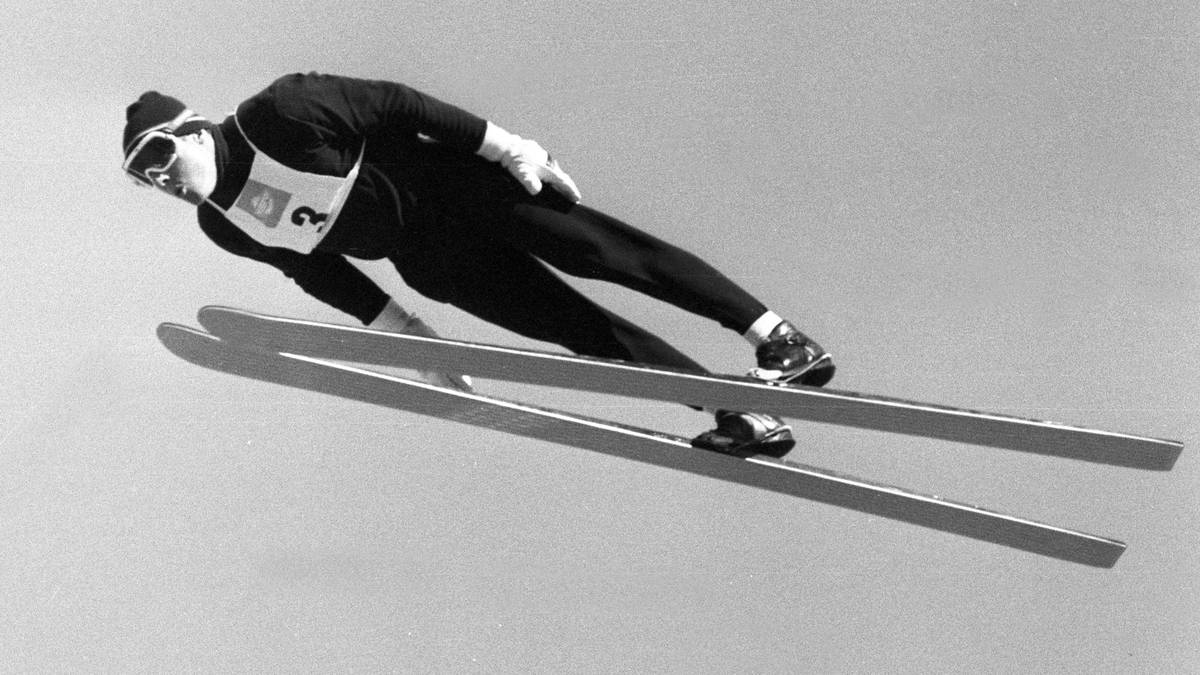 HEINI IHLE (1964/65): Zur Halbzeit der Vierschanzentournee steht der dritte Rang zu Buche. In Innsbruck muss Ihle jedoch nach einem Sturz im ersten Durchgang aufgeben