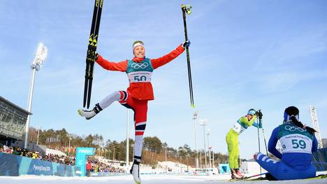 Die Norwegerin Ragnhild Haga gewinnt Gold über 10 Kilometer im Langlauf 