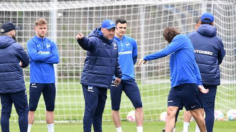 Unschöner Vorfall im Training von Hertha BSC. Nach der Heimpleite gegen Werder Bremen wirft Neu-Trainer Pal Dardai einen Spieler raus.