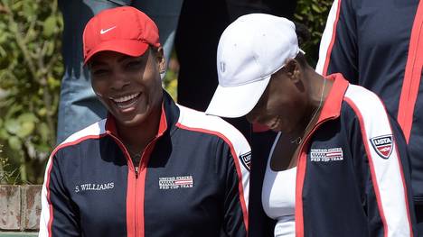 Serena und Schwester Venus Williams beim Duell im Fed Cup gegen Argentinien