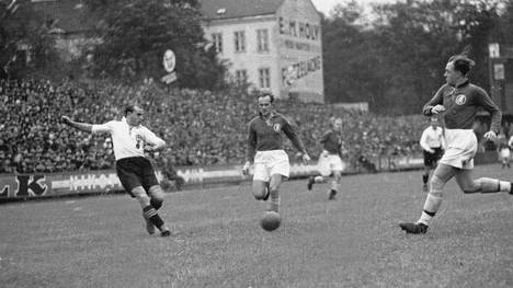Die deutsche Meisterschaft 1944/45 wurde wegen des Zweiten Weltkriegs ausgesetzt
