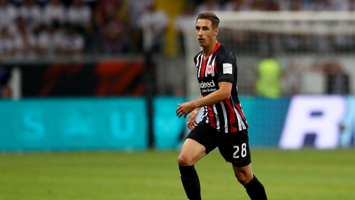 MITTELFELD: DIJBRIL SOW und DOMINIK KOHR sollen im Frankfurter Mittelfeld Kilometer fressen, Löcher stopfen und schnell von Defensive auf Angriff umschalten. GELSON FERNANDES sitzt zunächst auf der Bank. SEBASTIAN RODE fällt aus