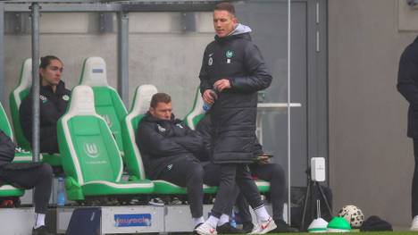 Der VfL Wolfsburg wartet seit langem auf einen Heimsieg. Mit Interimstrainer Daniel Bauer soll dieser Sieg jetzt eingefahren werden.