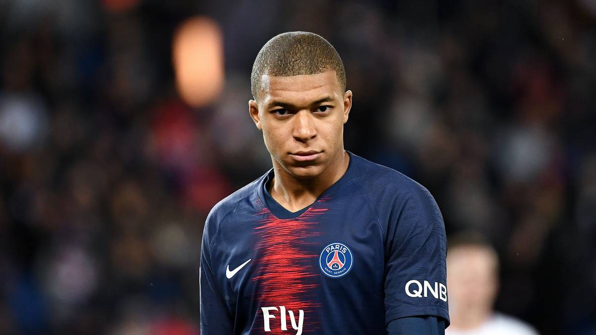 PLATZ 3: Das vielleicht größte Talent im Weltfußball schafft es aufs Treppchen. Kylian Mbappe gewann mit Paris Saint-Germain das nationale Triple und wird im kommenden Transferfenster voraussichtlich fest zum Scheichklub wechseln. Kostenpunkt: 145 Millionen Euro. Sein Marktwert beträgt nach CIES-Rechnung 186,5 Millionen Euro