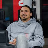 Am Sonntag wird Zlatan Ibrahimovic von Milan verabschiedet. Seine Karriere setzt er aber wohl fort: Ein alter Bekannter zeigt Interesse.