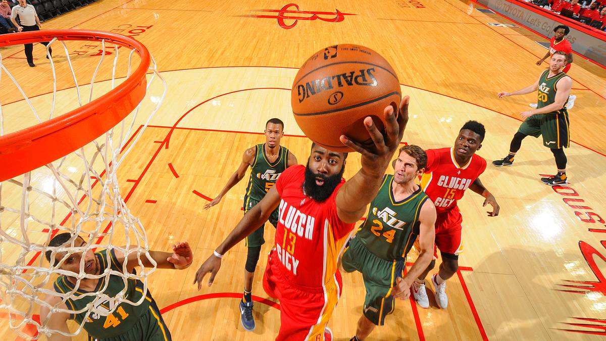 Noch zwei, drei Klassen besser ist aber natürlich James Harden, der zum dritten Mal in den letzten vier Spielen mindestens 30 Punkte beim Sieg seiner Houston Rockets schafft