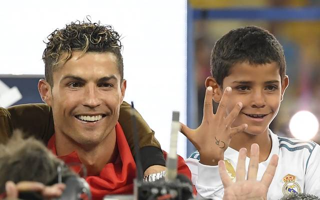 Cristiano Ronaldo Und Seine Kinder Sohn Junior Trainiert Bei Juventus Turin