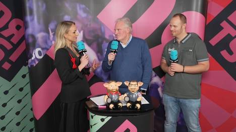 Arjan van der Giessen, ein niederländischer Journalist im Ally Pally, vergleicht mit SPORT1-Experten Max Hopp den deutschen und den niederländischen Darts-Sport.
