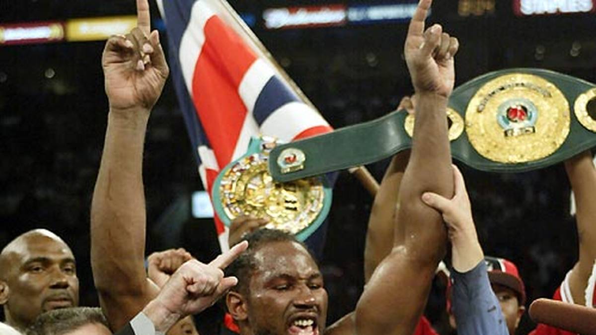 Lewis kann es egal sein: Der Brite lässt sich feiern