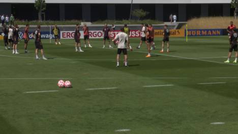 Das DFB-Team schaffte es gegen die Ukraine erneut nicht zu überzeugen. Bundestrainer Hansi Flick will jetzt mit einer besonderen Methode zurück zum Erfolg.