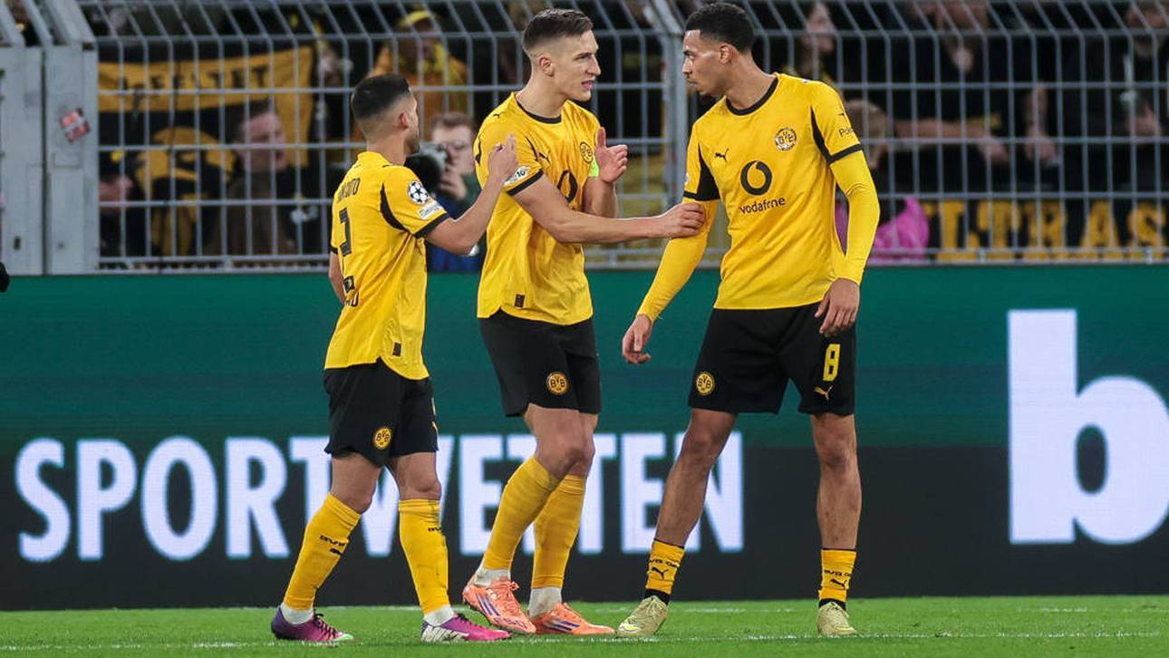 Der BVB um Nico Schlotterbeck (m.) Yan Couto (l.) und Felix Nmecha