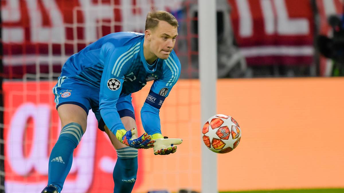 PLATZ 7: MANUEL NEUER - Der Torwart wechselte 2011 für 30 Millionen Euro zum FC Bayern und musste sich dort erst Schmähungen einiger Fans ("Koan Neuer") anhören. Mit seiner Leistung bekehrte der Keeper aber sämtliche Kritiker und ist längst unumstrittener Stammkeeper bei den Bayern 