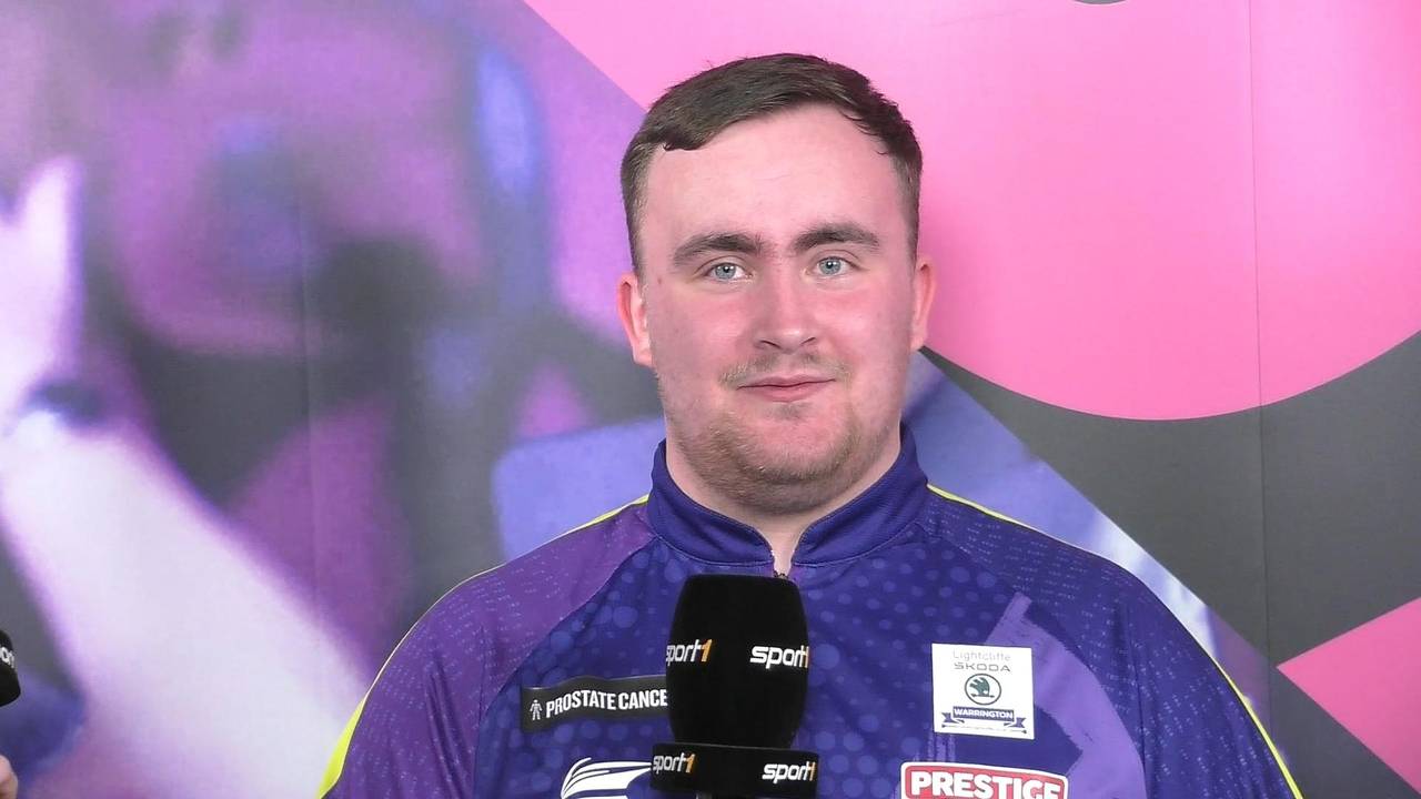 Darts WM 2024: Luke Littler nach seinem dominanten Debüt-Sieg im Ally Pally